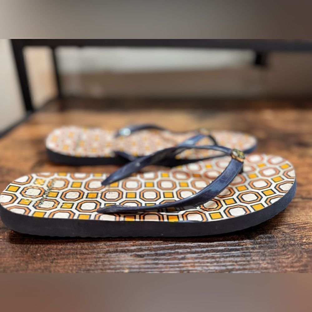 Tory Burch Navy and Orange Geo Print Flip Flops Size 6.5/7 - Picture 8 of 11